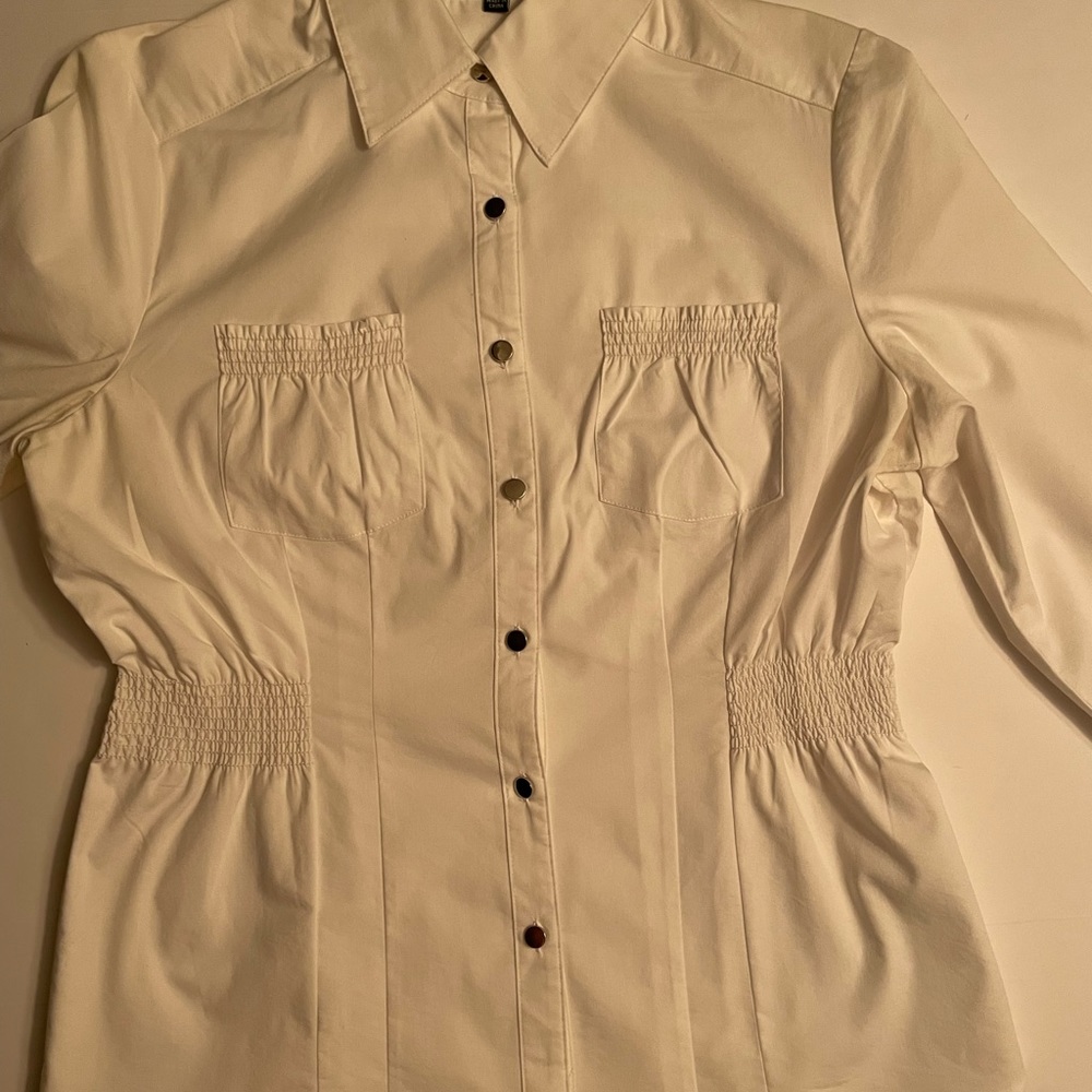 Elements buttons down shirt size M. 2/3 long sleeves, color white, front pockets